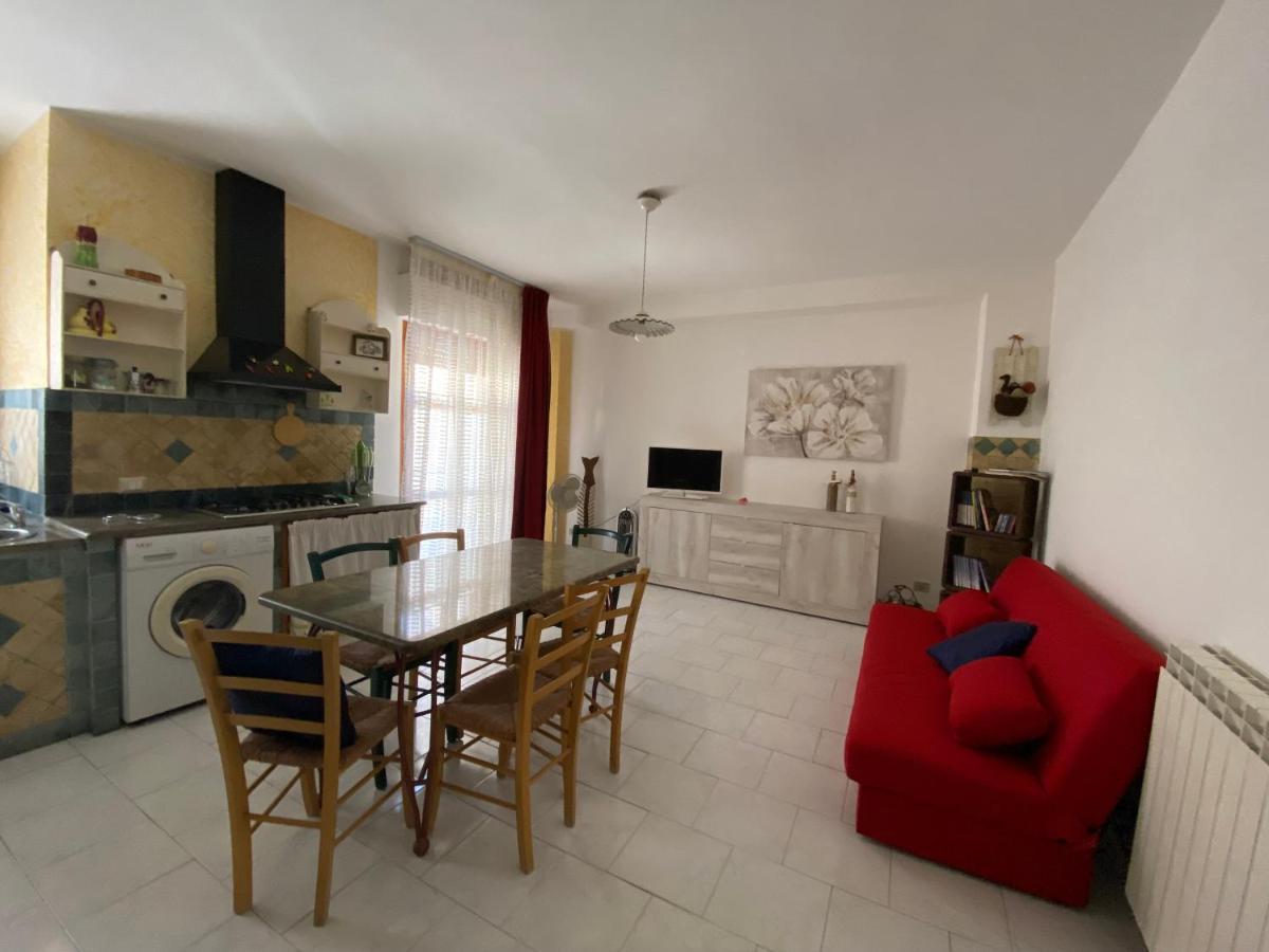 A Casa Di Glo' Apartment Porto Torres Bagian luar foto