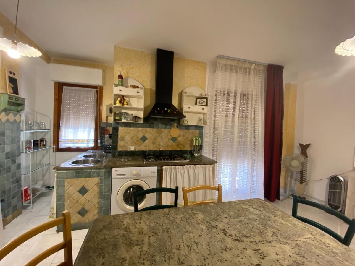 A Casa Di Glo' Apartment Porto Torres Bagian luar foto